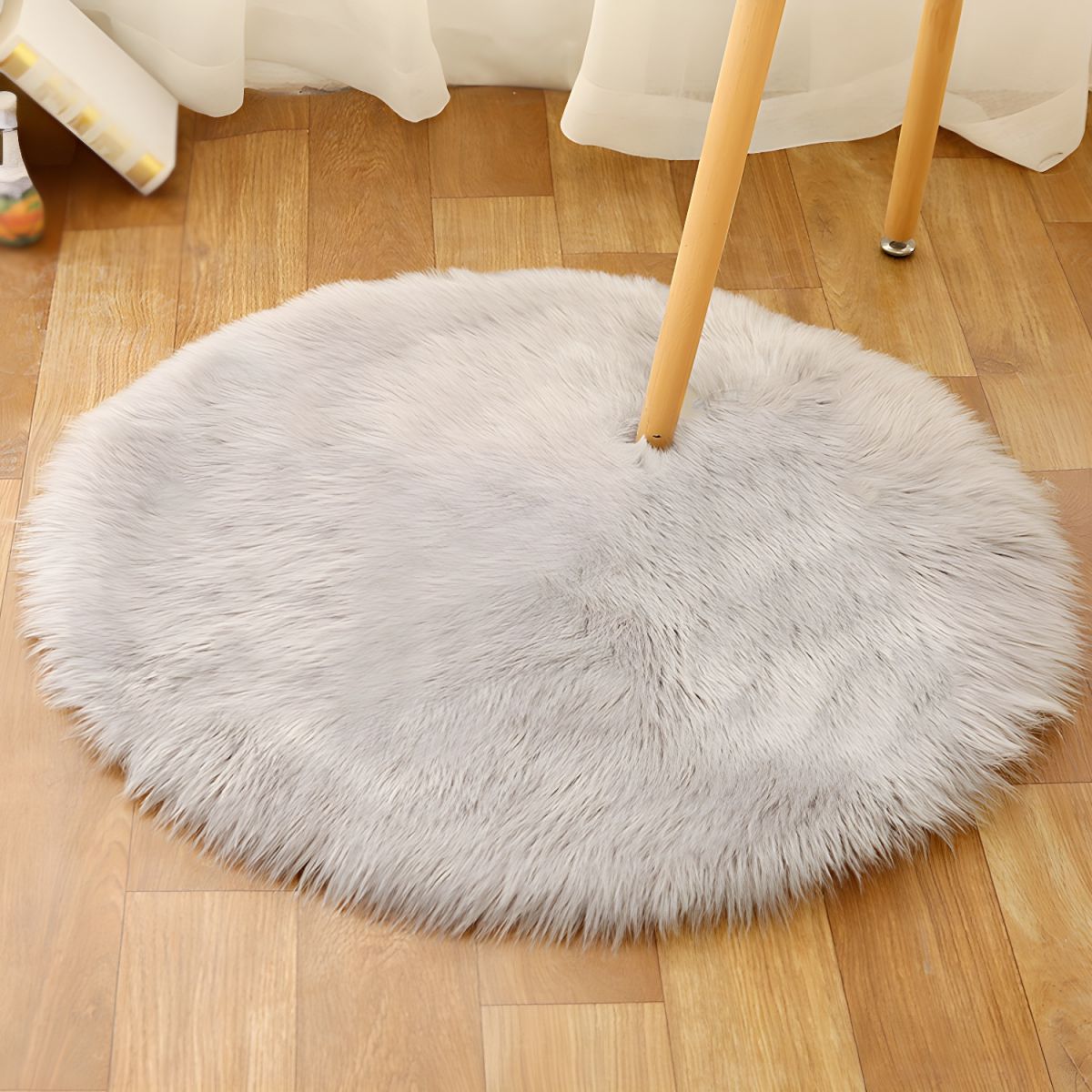 Round Rugs for Bedroom and Living Room Interiors | Modern