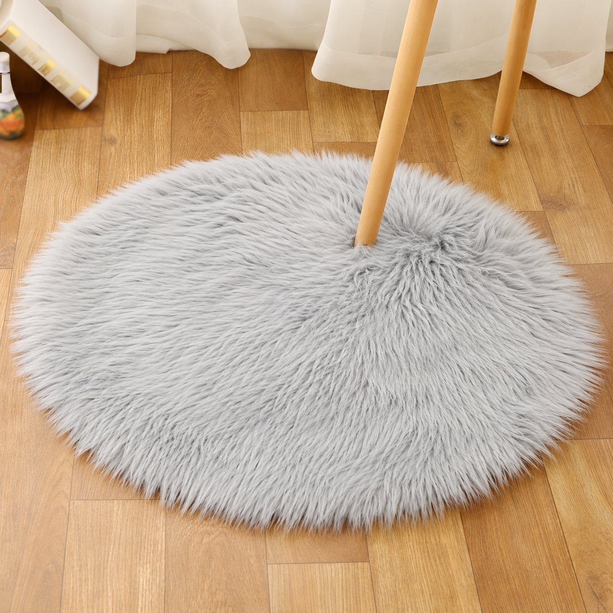 Round Rugs for Bedroom and Living Room Interiors | Modern